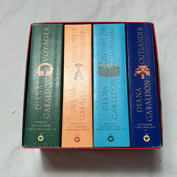 Diana Gabaldon book set of 4 new without tag - Picture 2 of 7